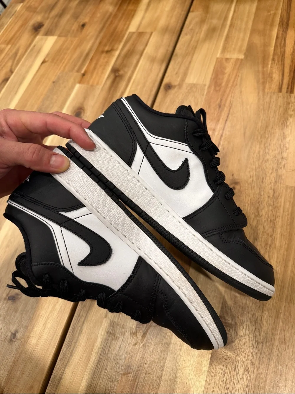 Jordon 1 low holographic